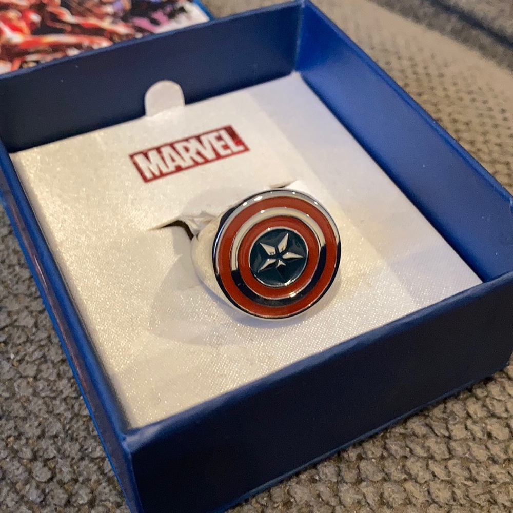 NIB MARVEL CAPTAIN AMERICA STAINLESS RING SZ 10